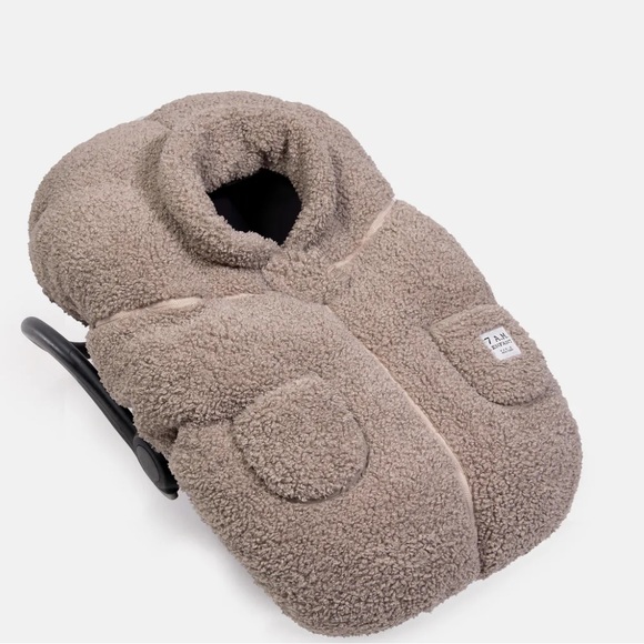 7AM CAR SEAT COCOON - TEDDY
$105
Oatmeal
One Size 0-12M - Picture 6 of 15